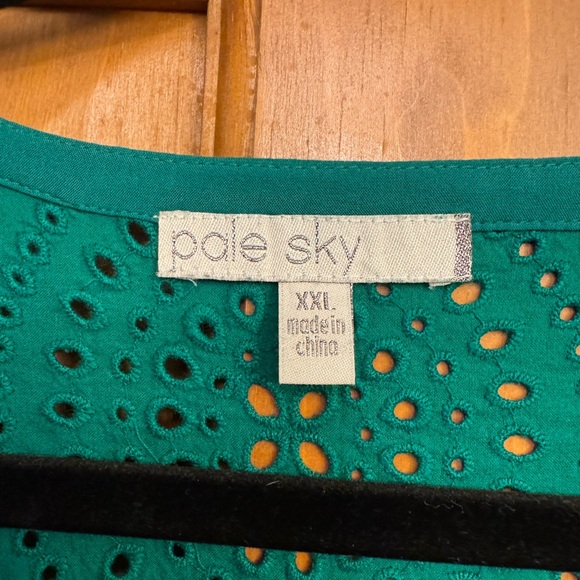 Daniel Rainn Kiara Eyelet Detail Blouse - Picture 4 of 4